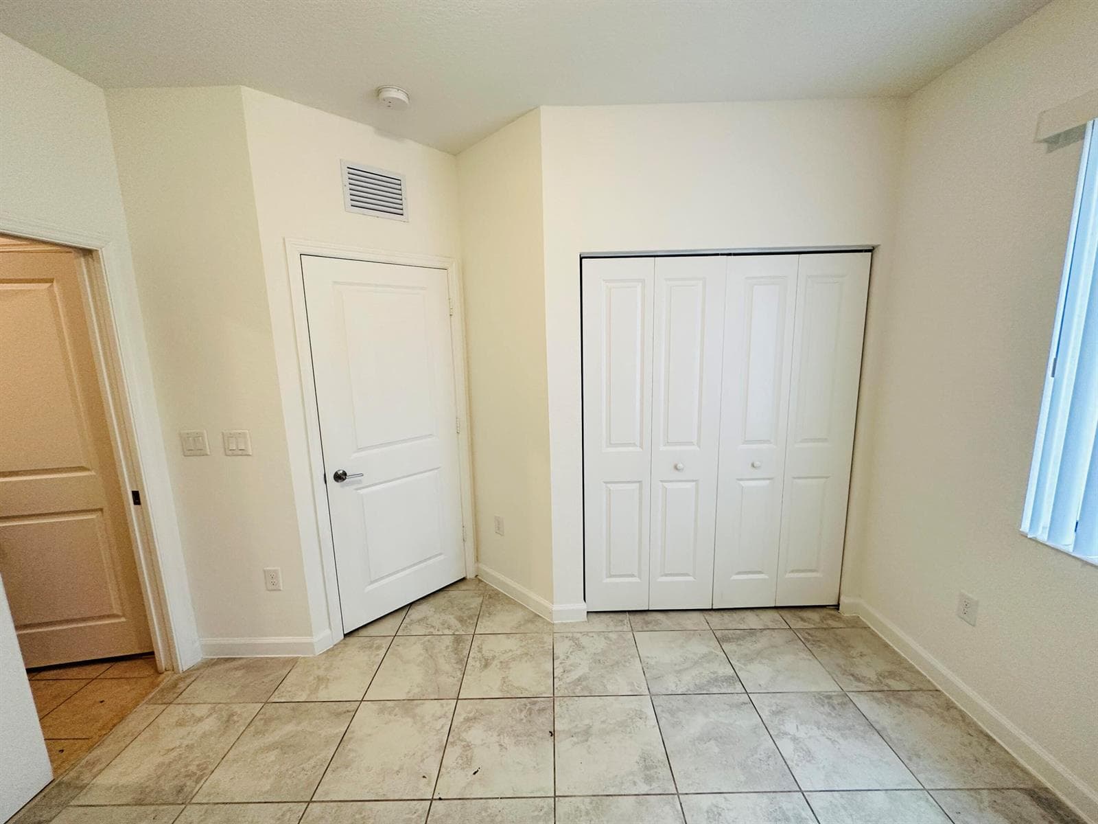 346 NE 208TH Terrace, Miami, FL 33179 — zdjęcie 5