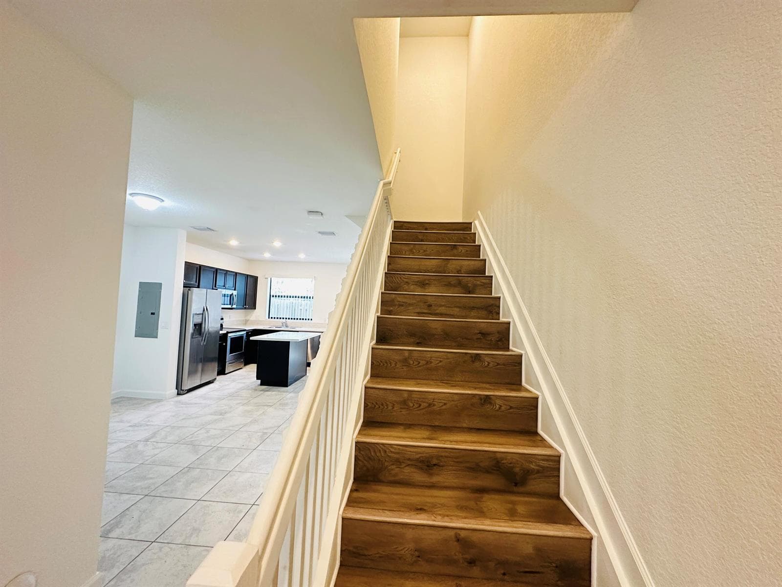 346 NE 208TH Terrace, Miami, FL 33179 — zdjęcie 4