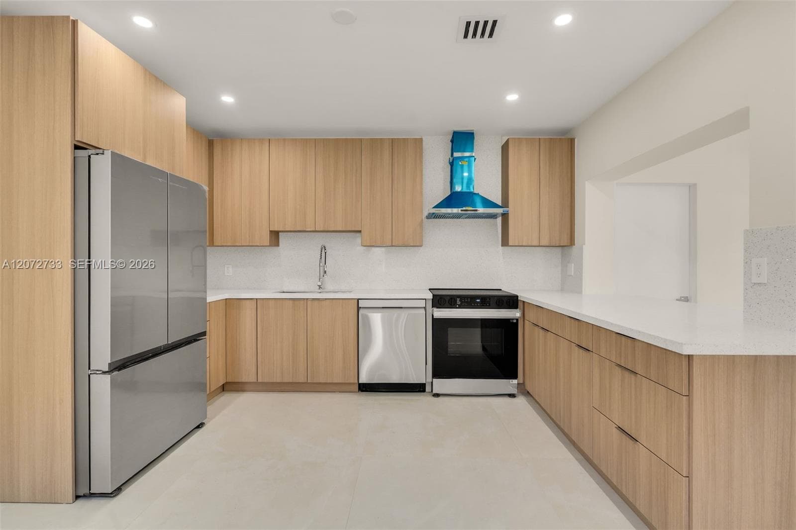 1514 NE 176th St, North Miami Beach, FL 33162 — zdjęcie 2