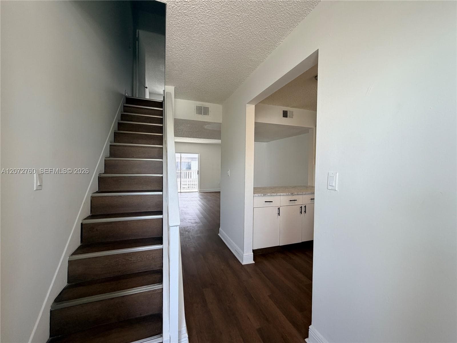 2710 W 76th St # 206, Hialeah, FL 33016