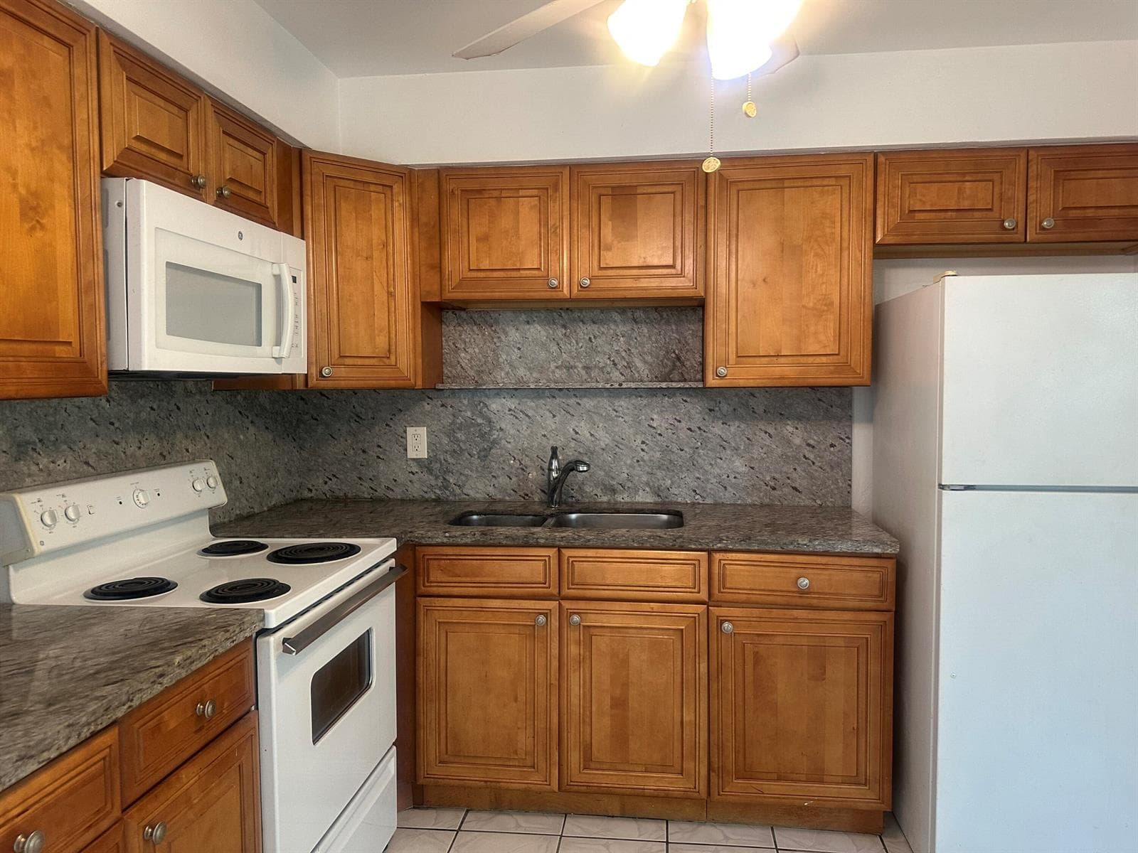 4120 NW 39TH Avenue, Lauderdale Lakes, FL 33309 — zdjęcie 4