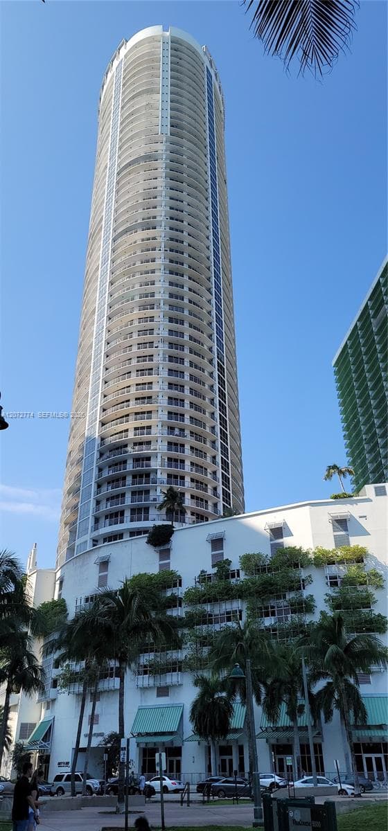 Opera Tower — zdjęcie 2