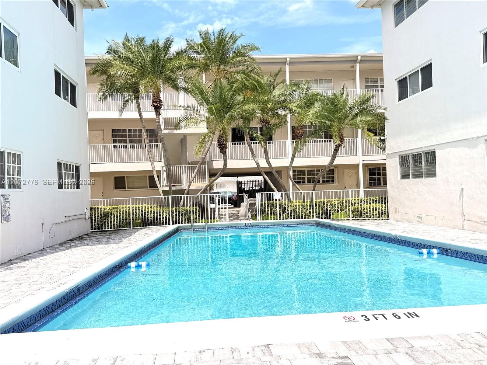 462 Golden Isles Dr # 305, Hallandale Beach, FL 33009