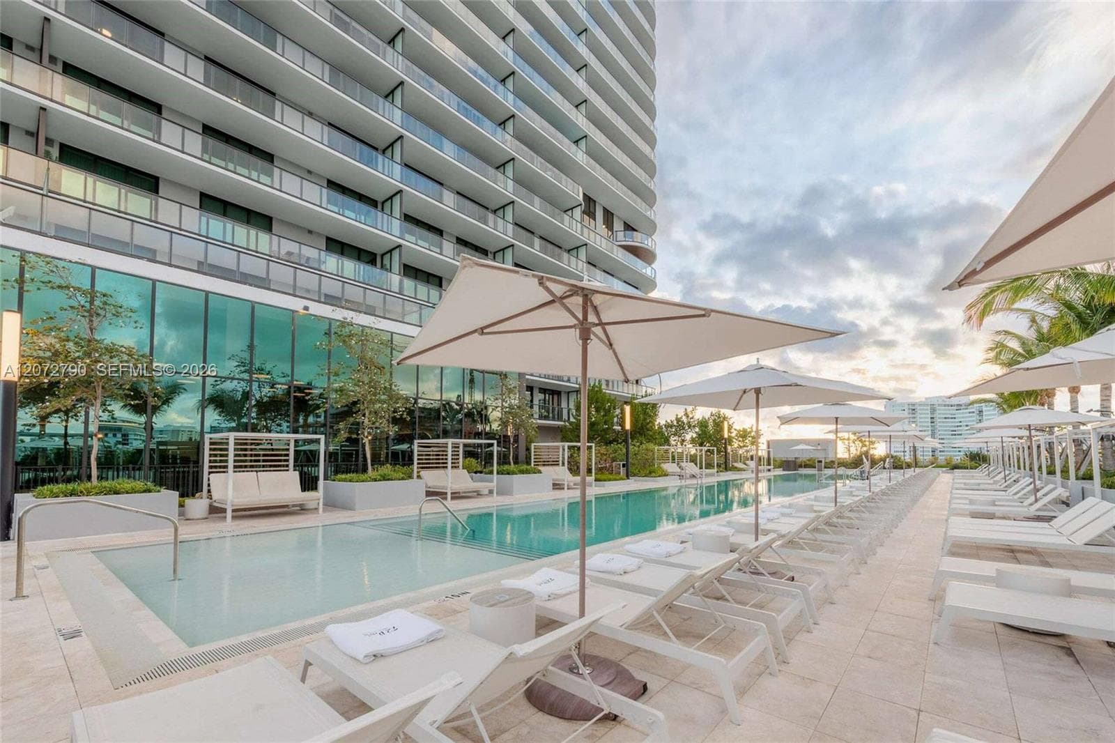 580 72nd St # 1012, Miami Beach, FL 33141 — zdjęcie 2
