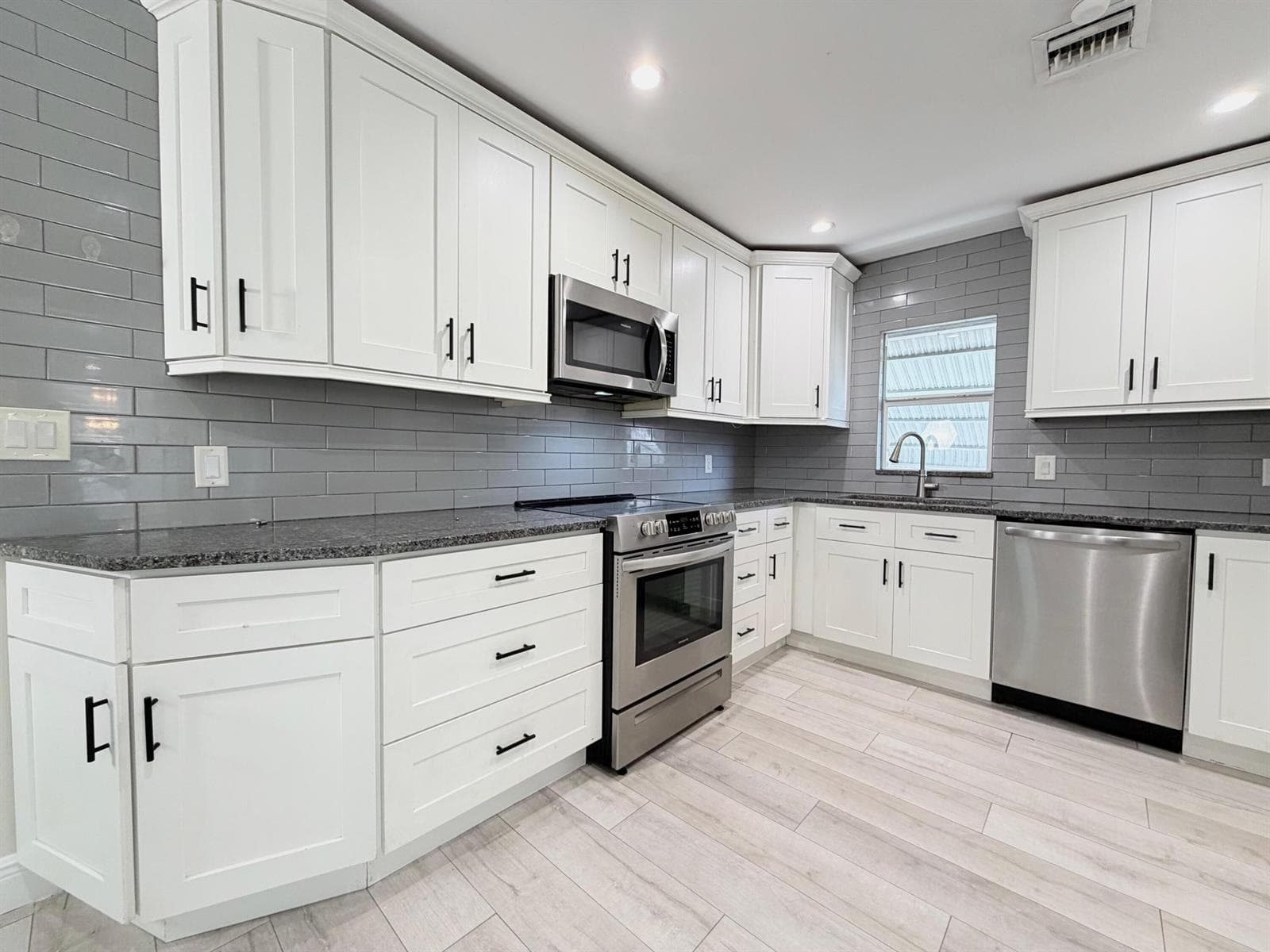 528 N J Street, FL 33460