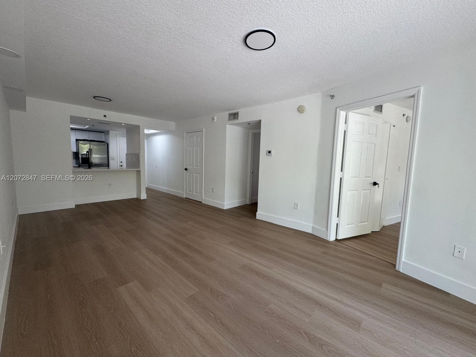2415 NW 16th St Rd # 301-1, Miami, FL 33125 — zdjęcie 2