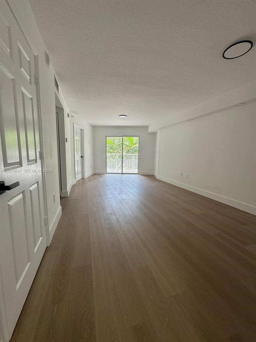 2415 NW 16th St Rd # 301-1, Miami, FL 33125 — zdjęcie 3