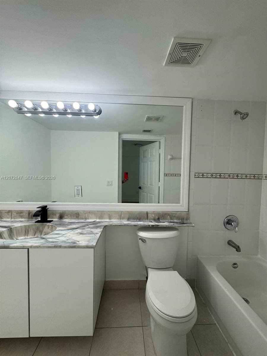 2415 NW 16th St Rd # 301-1, Miami, FL 33125 — zdjęcie 5