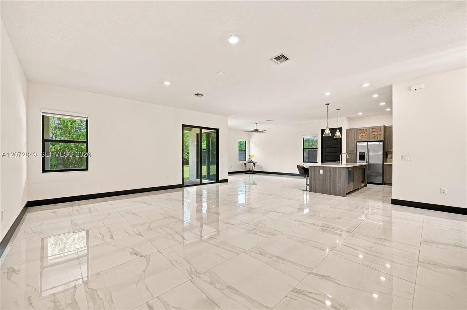 8875 NW 161st Ter, Miami Lakes, FL 33018 — zdjęcie 5