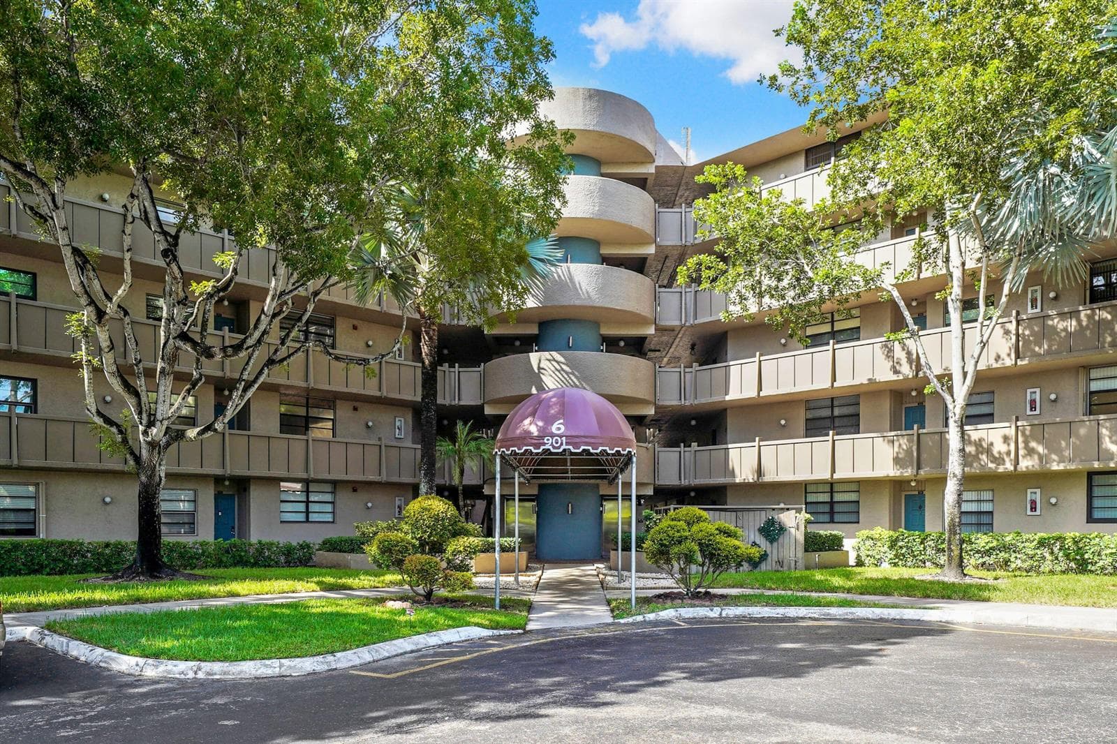 901 Colony Point Circle # 207, Pembroke Pines, FL 33026