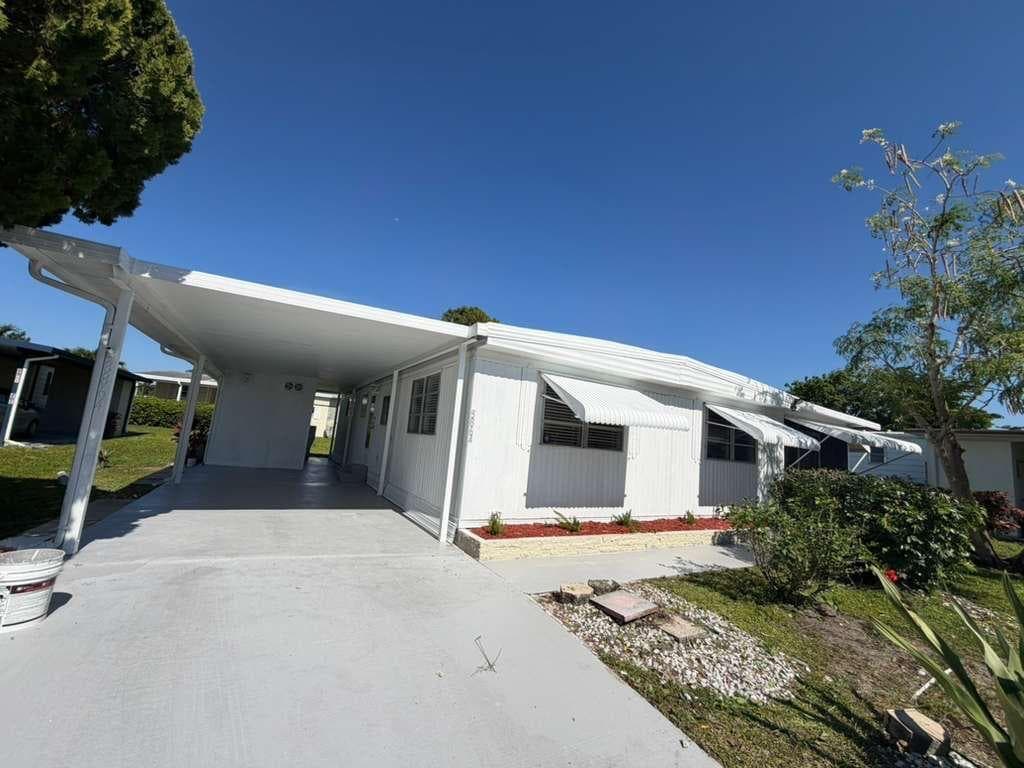 8864 Kings Drive, Boynton Beach, FL 33436