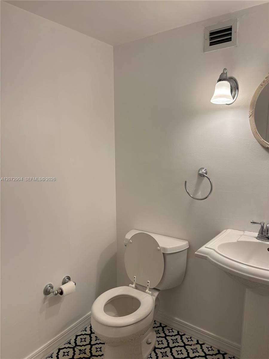 801 Three Islands Blvd # 301, Hallandale Beach, FL 33009 — zdjęcie 2
