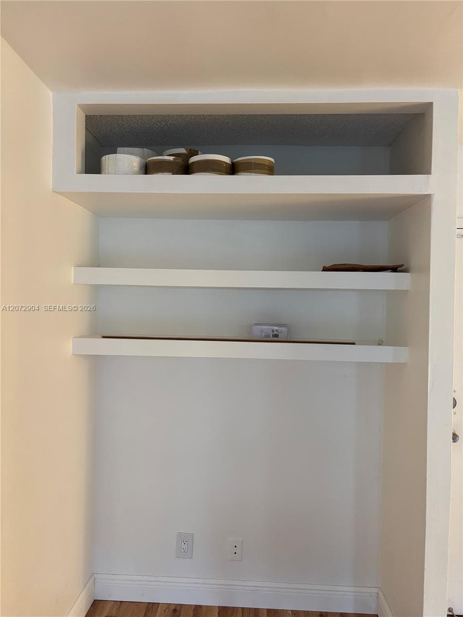 801 Three Islands Blvd # 301, Hallandale Beach, FL 33009 — zdjęcie 3