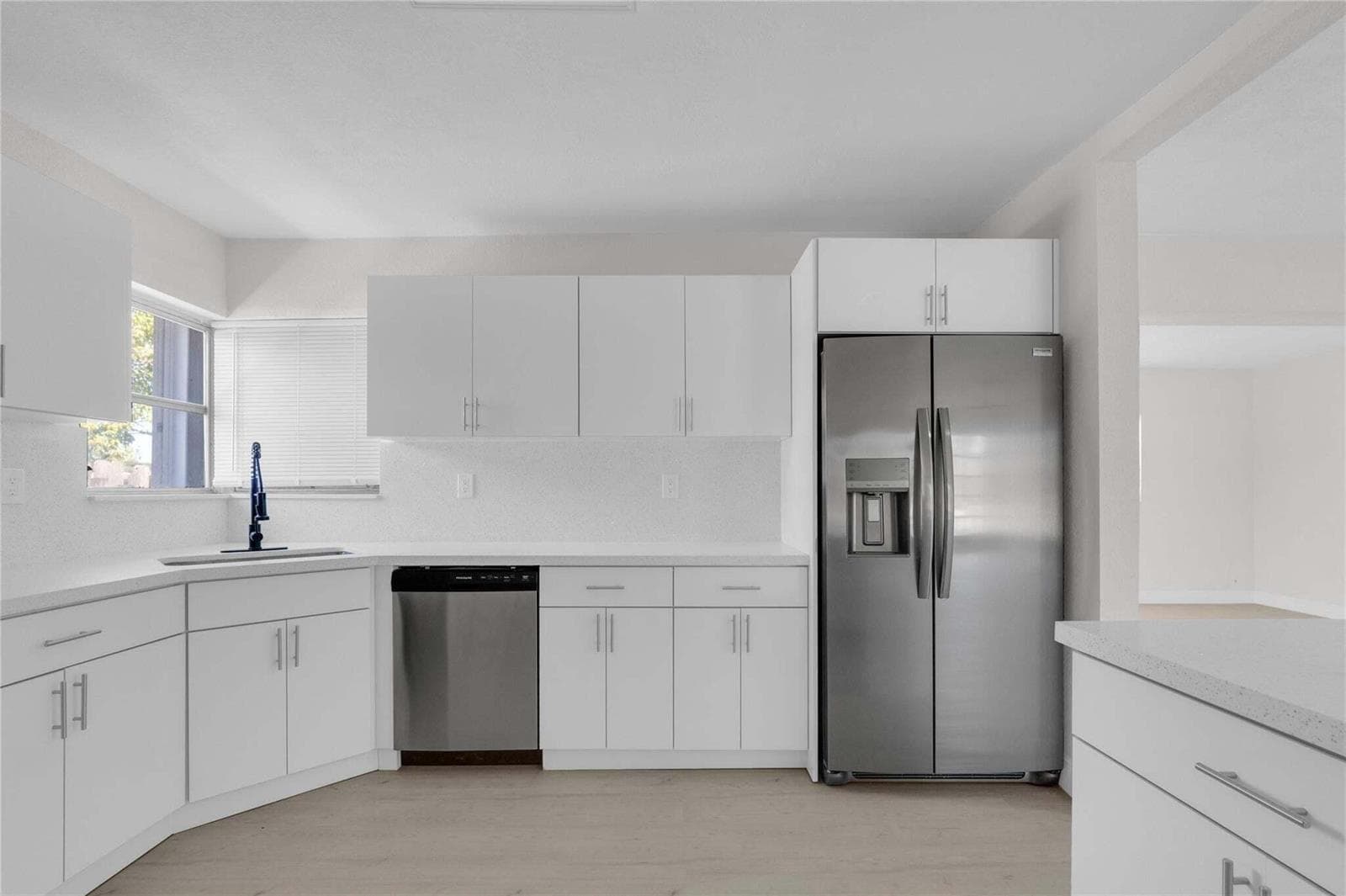 200 NW 33RD Terrace, Lauderhill, FL 33311 — zdjęcie 3