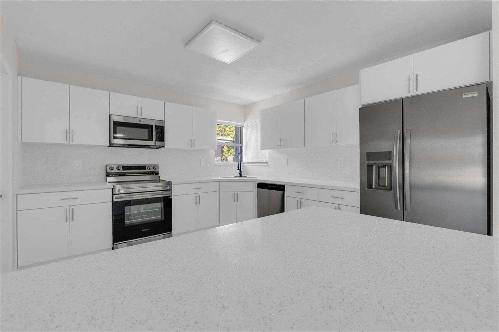 200 NW 33RD Terrace, Lauderhill, FL 33311 — zdjęcie 4