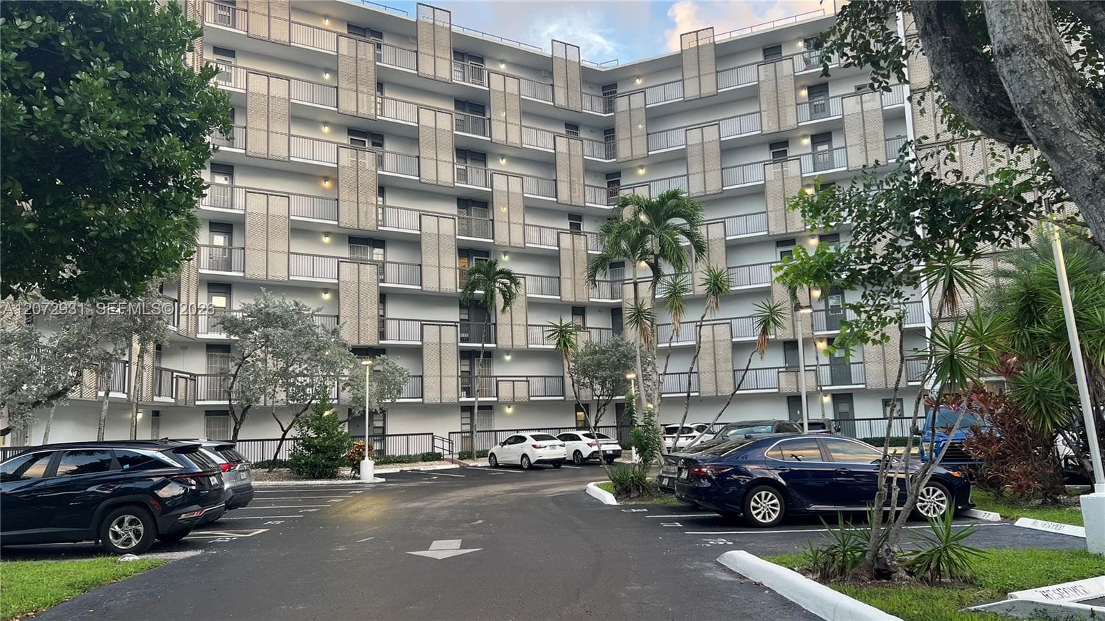 20500 W Country Club Dr # 117, Aventura, FL 33180