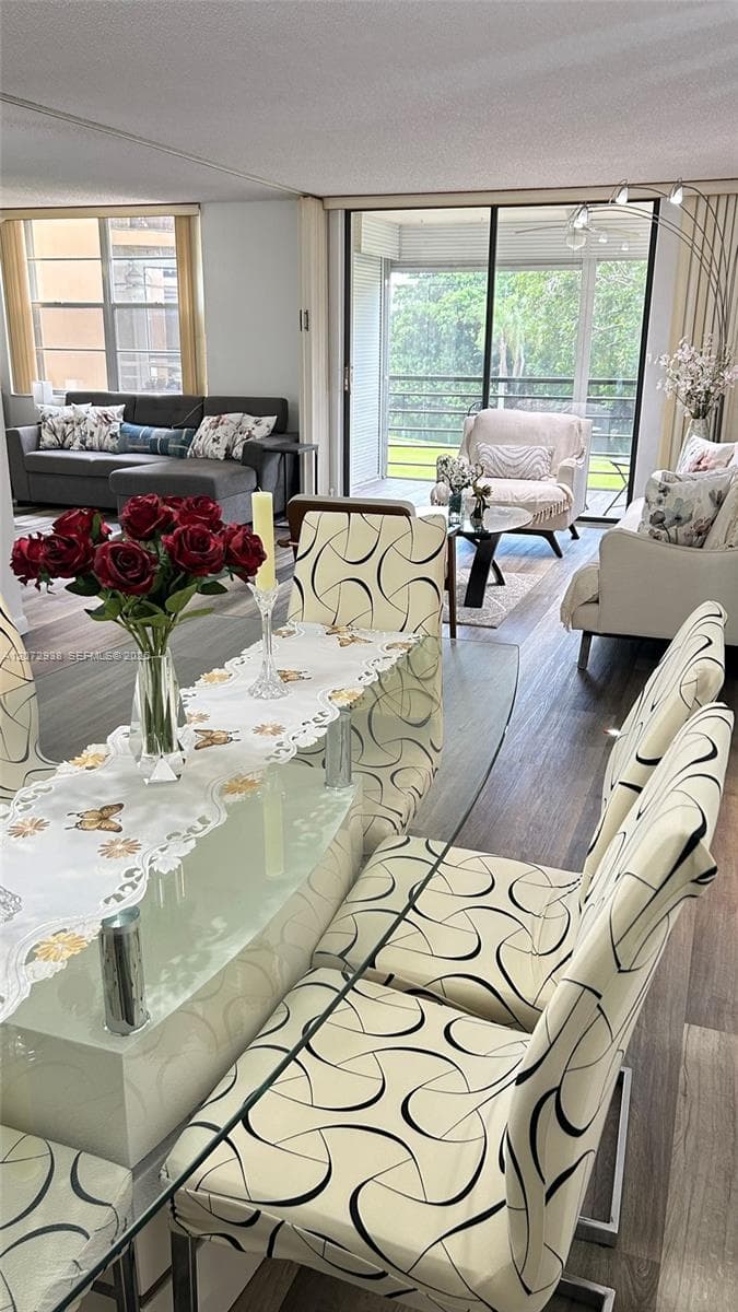 1200 Saint Charles Pl # 209, Pembroke Pines, FL 33026 — zdjęcie 2