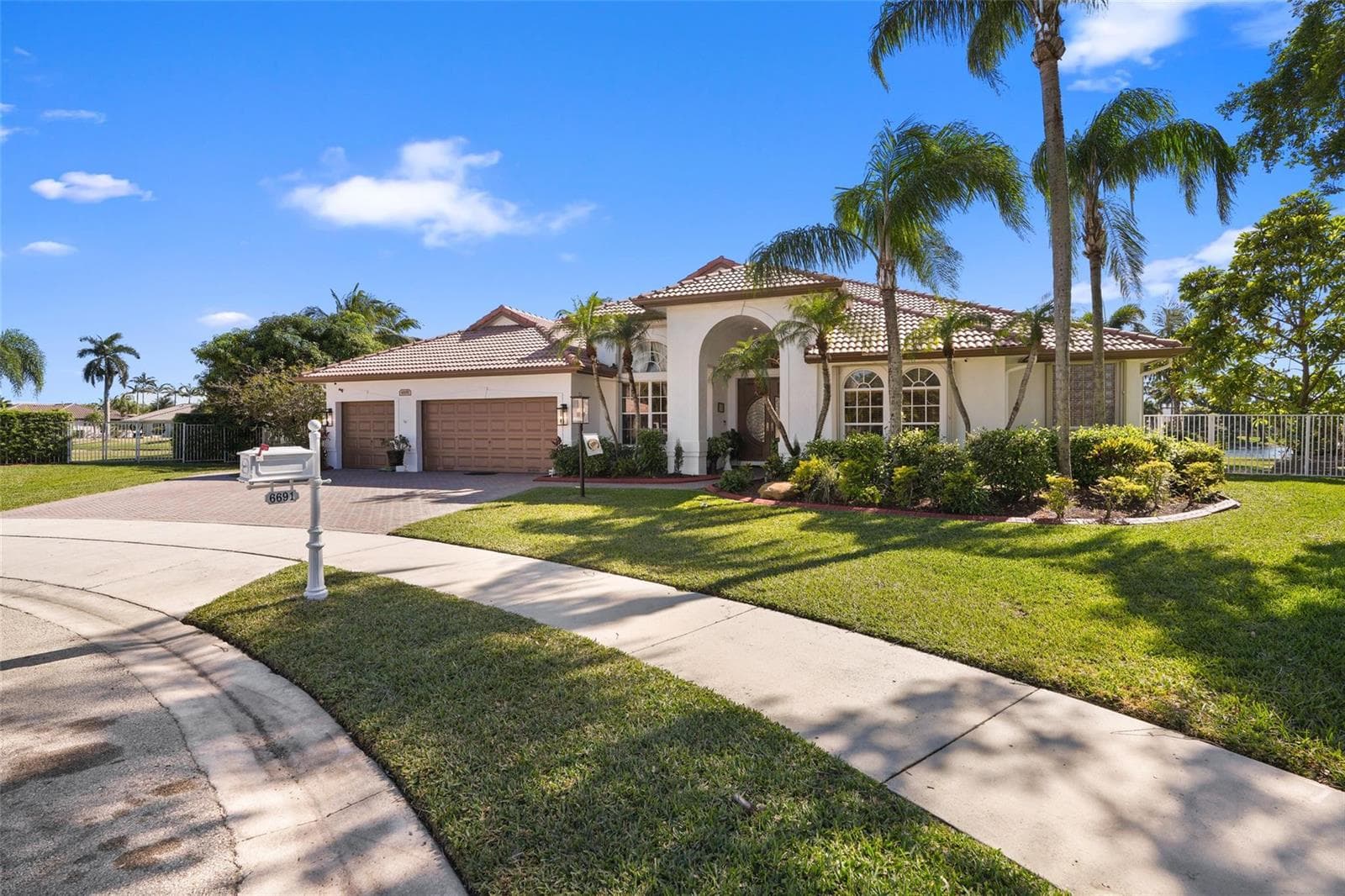 6691 Segovia Way, Pembroke Pines, FL 33331 — zdjęcie 2