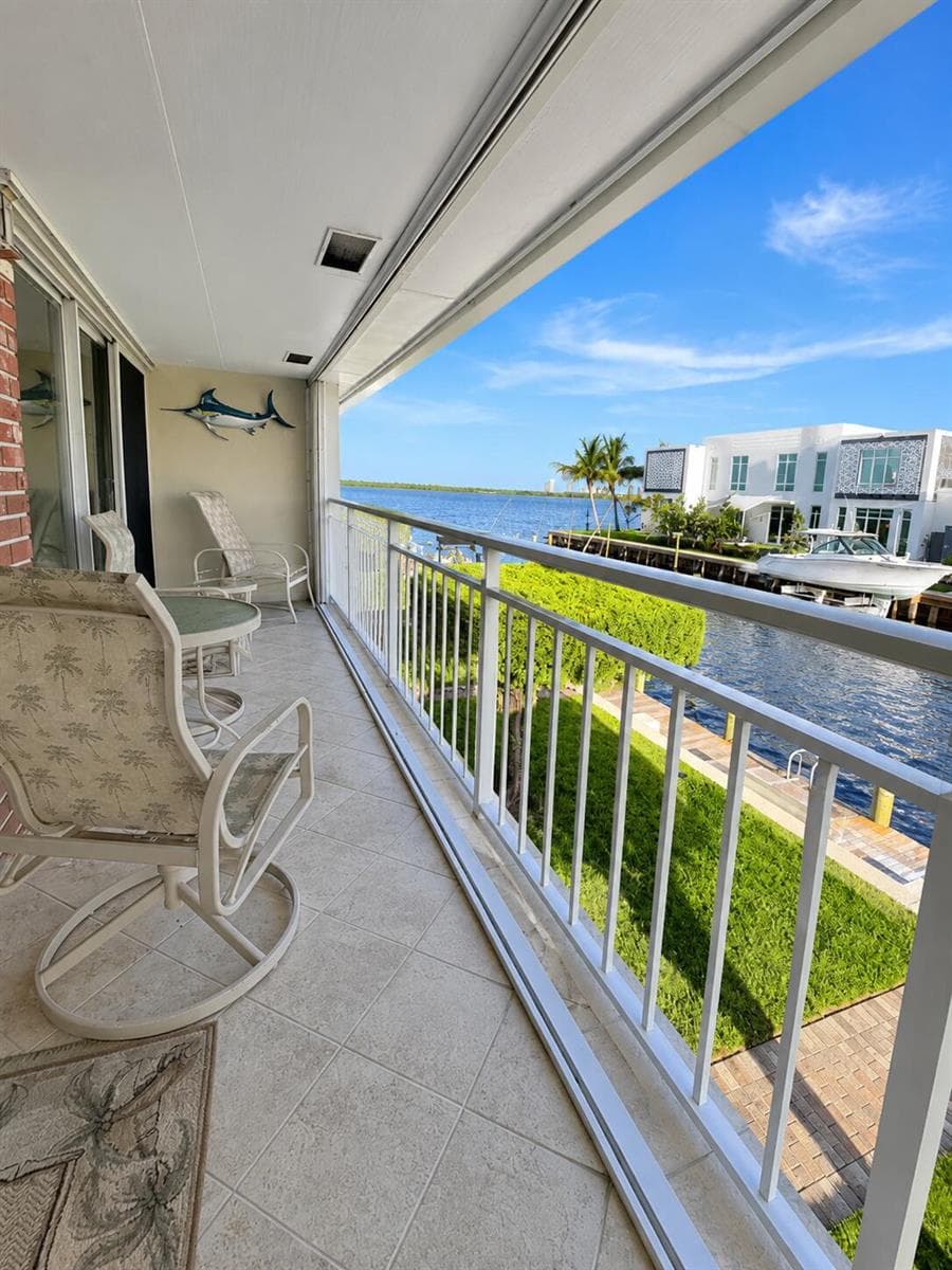 68 YACHT CLUB Drive # 22, North Palm Beach, FL 33408