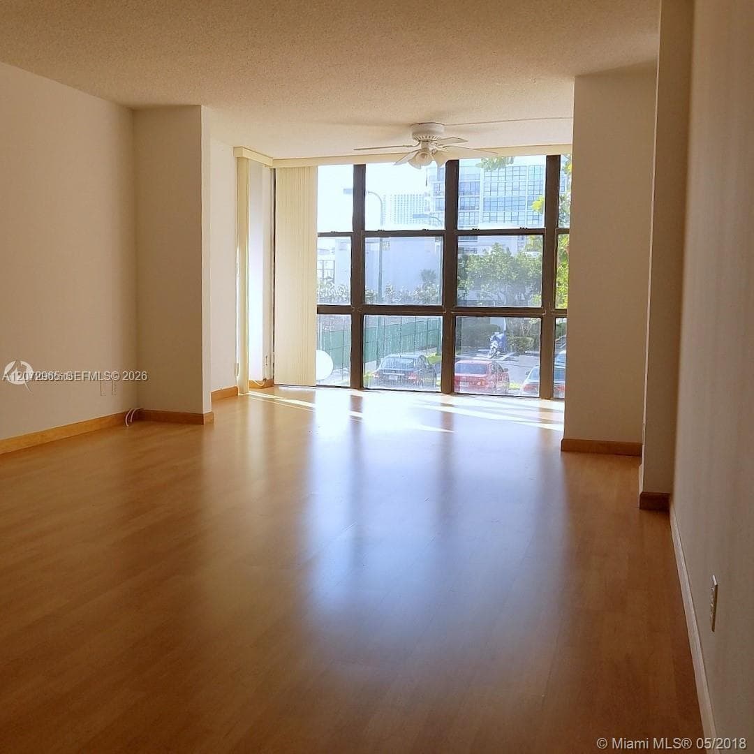 1000 Parkview Dr # 216, Hallandale Beach, FL 33009 — zdjęcie 2
