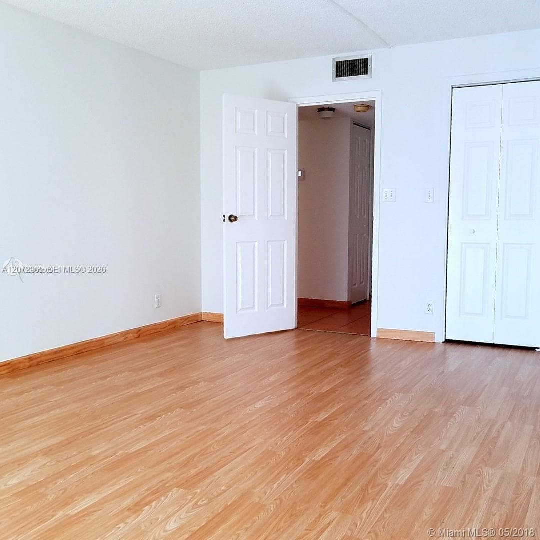 1000 Parkview Dr # 216, Hallandale Beach, FL 33009 — zdjęcie 3