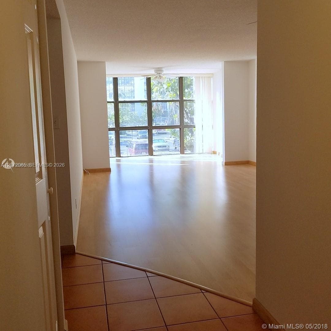 1000 Parkview Dr # 216, Hallandale Beach, FL 33009 — zdjęcie 5