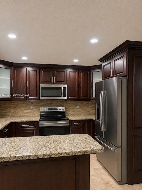19727  NW 84  TH PL, Hialeah, FL 33015 — zdjęcie 2