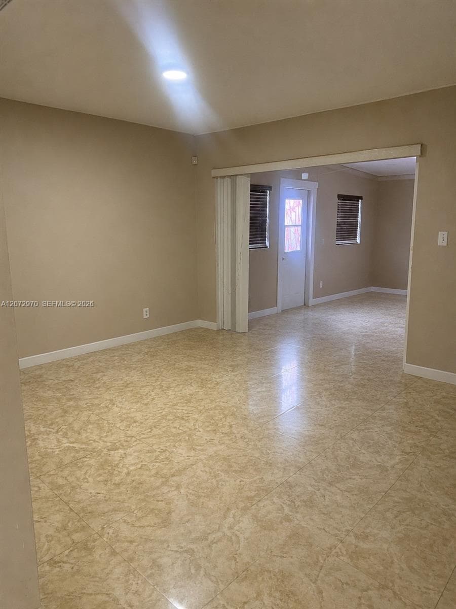 19727  NW 84  TH PL, Hialeah, FL 33015 — zdjęcie 4