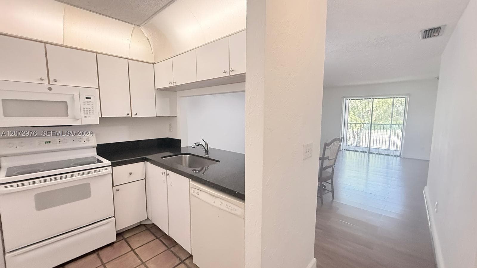 10452 NW 10th St # 203, Pembroke Pines, FL 33026 — zdjęcie 3