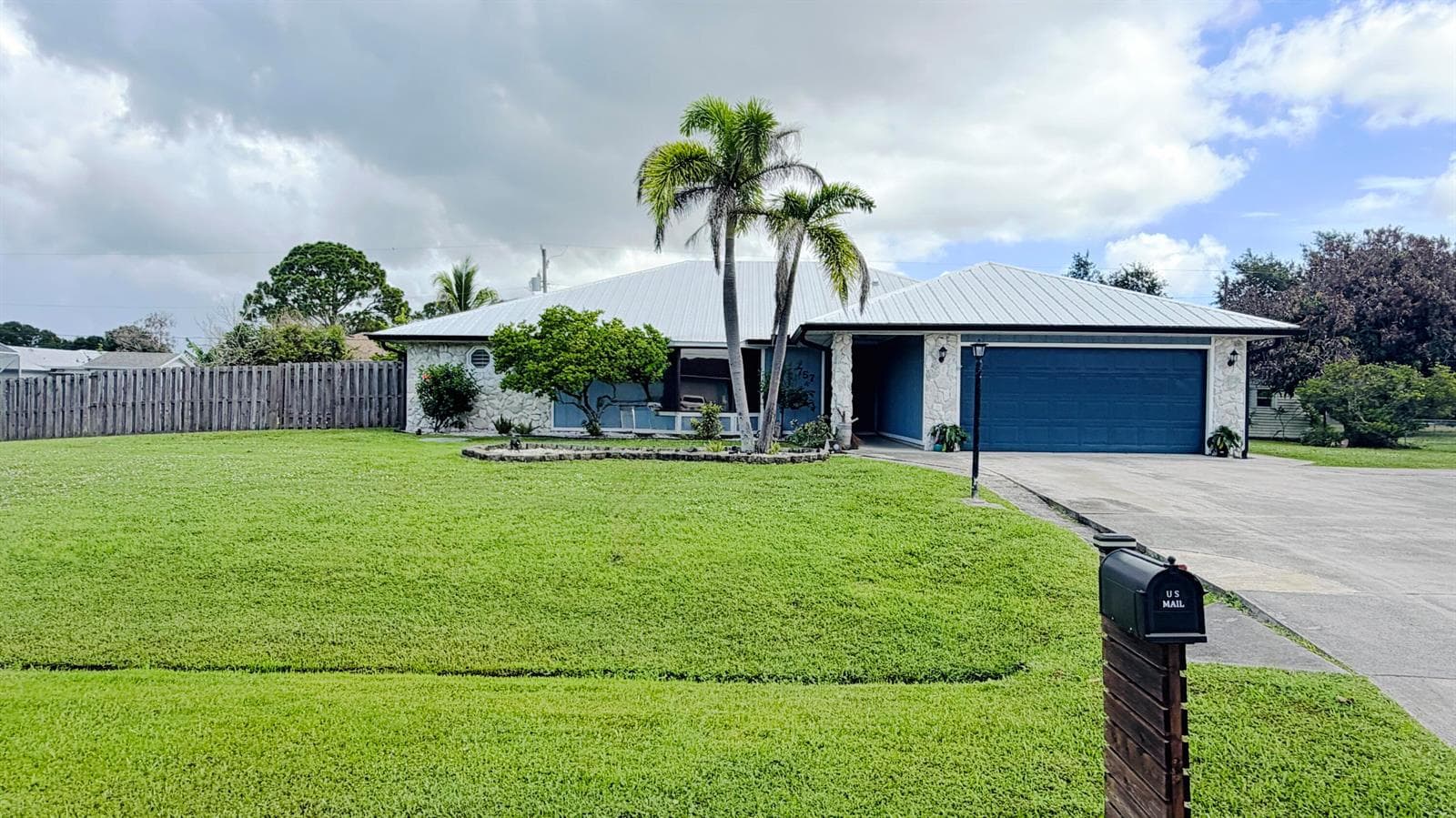 757 SE LIGHTHOUSE Avenue, Port St. Lucie, FL 34983