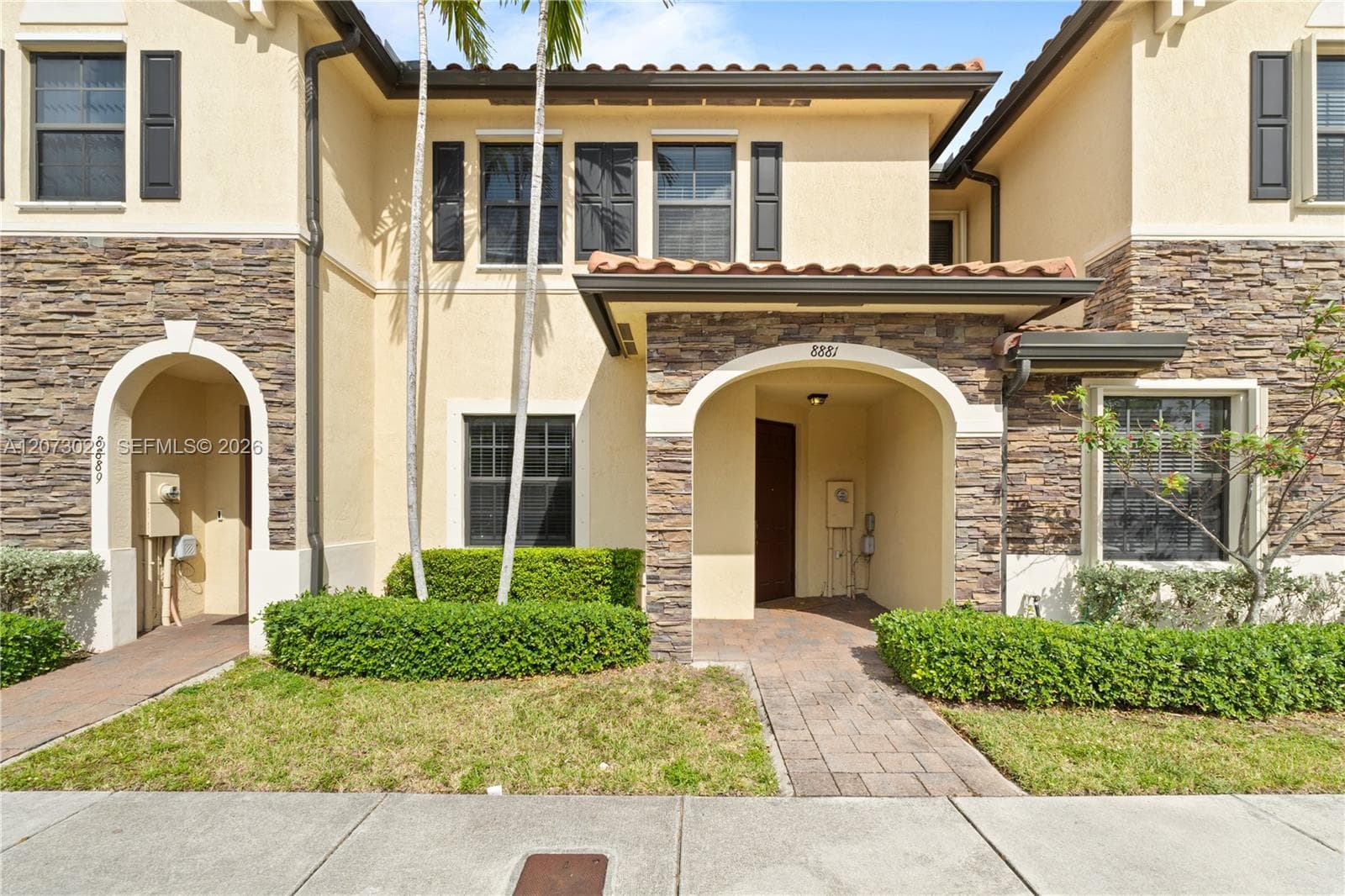 8881 W 35th Ln, Hialeah, FL 33018 — zdjęcie 2