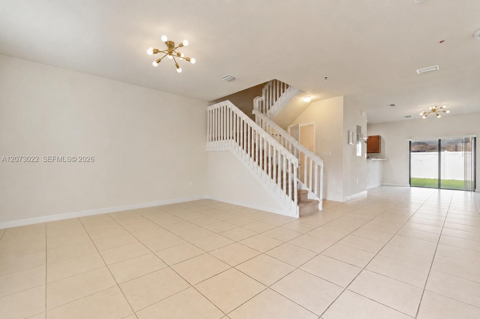 8881 W 35th Ln, Hialeah, FL 33018 — zdjęcie 5