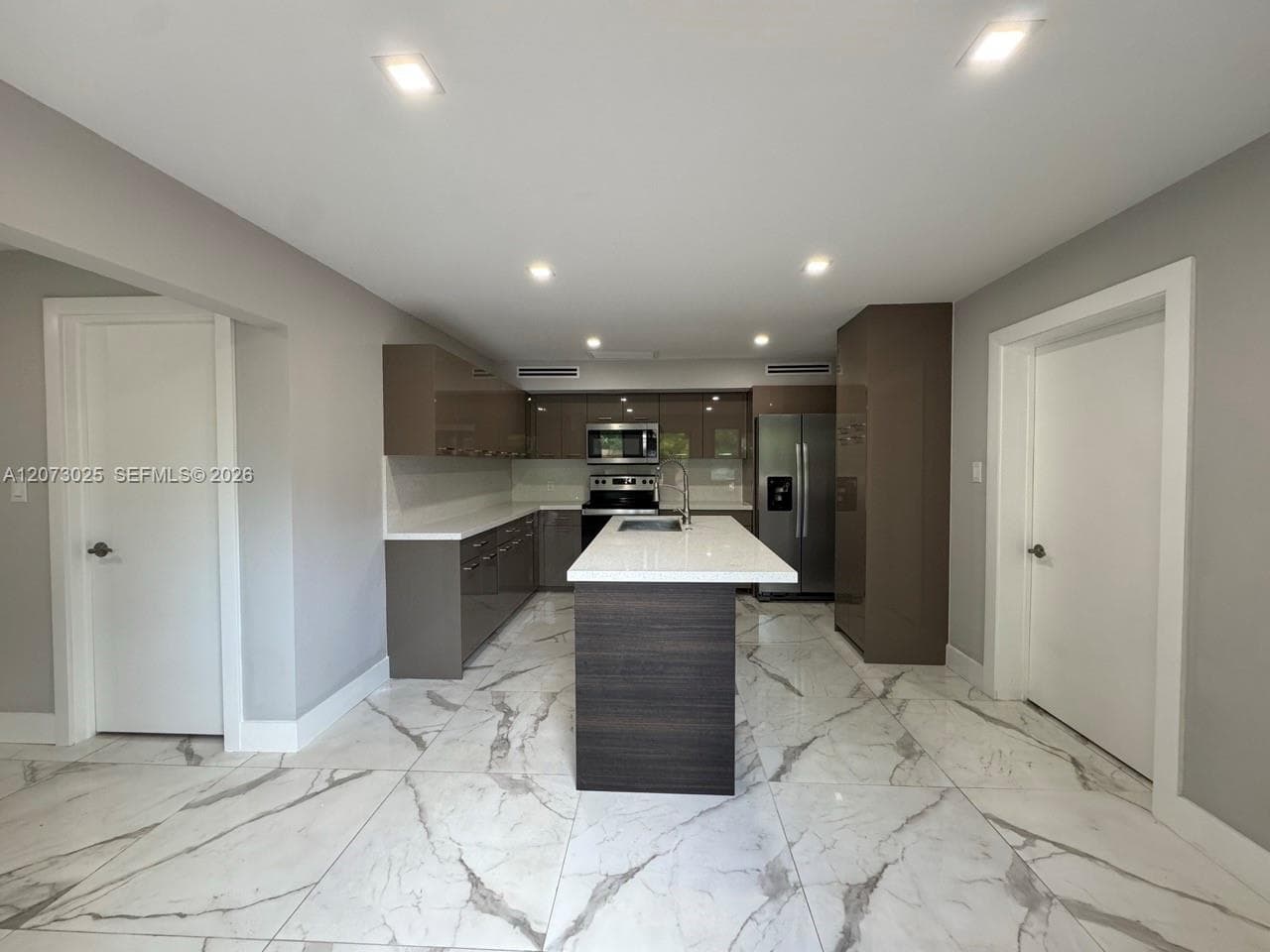 15011 Coconut Ct # 15011, Miami Lakes, FL 33014 — zdjęcie 3