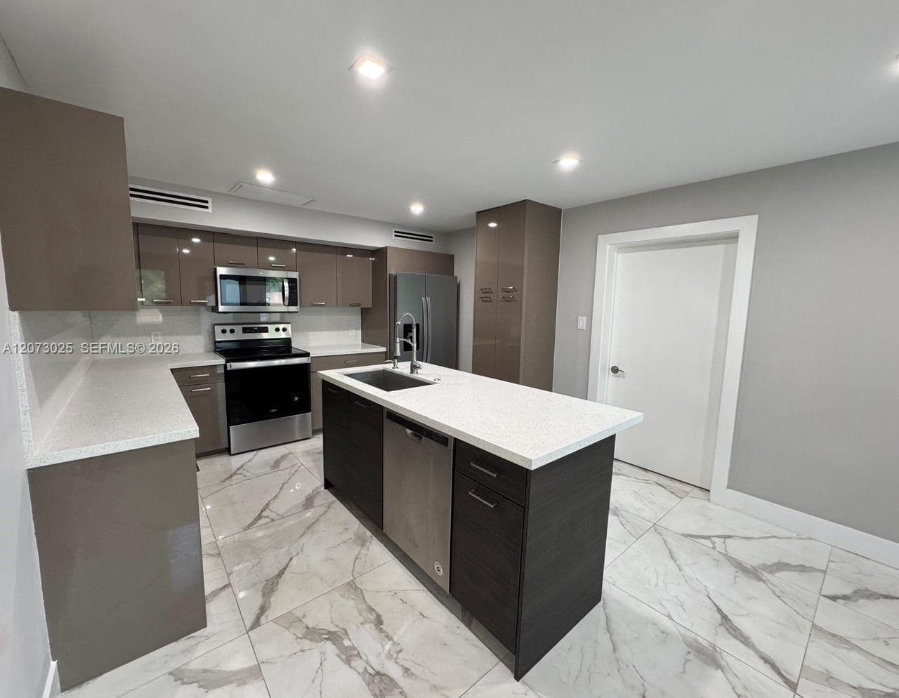 15011 Coconut Ct # 15011, Miami Lakes, FL 33014 — zdjęcie 5