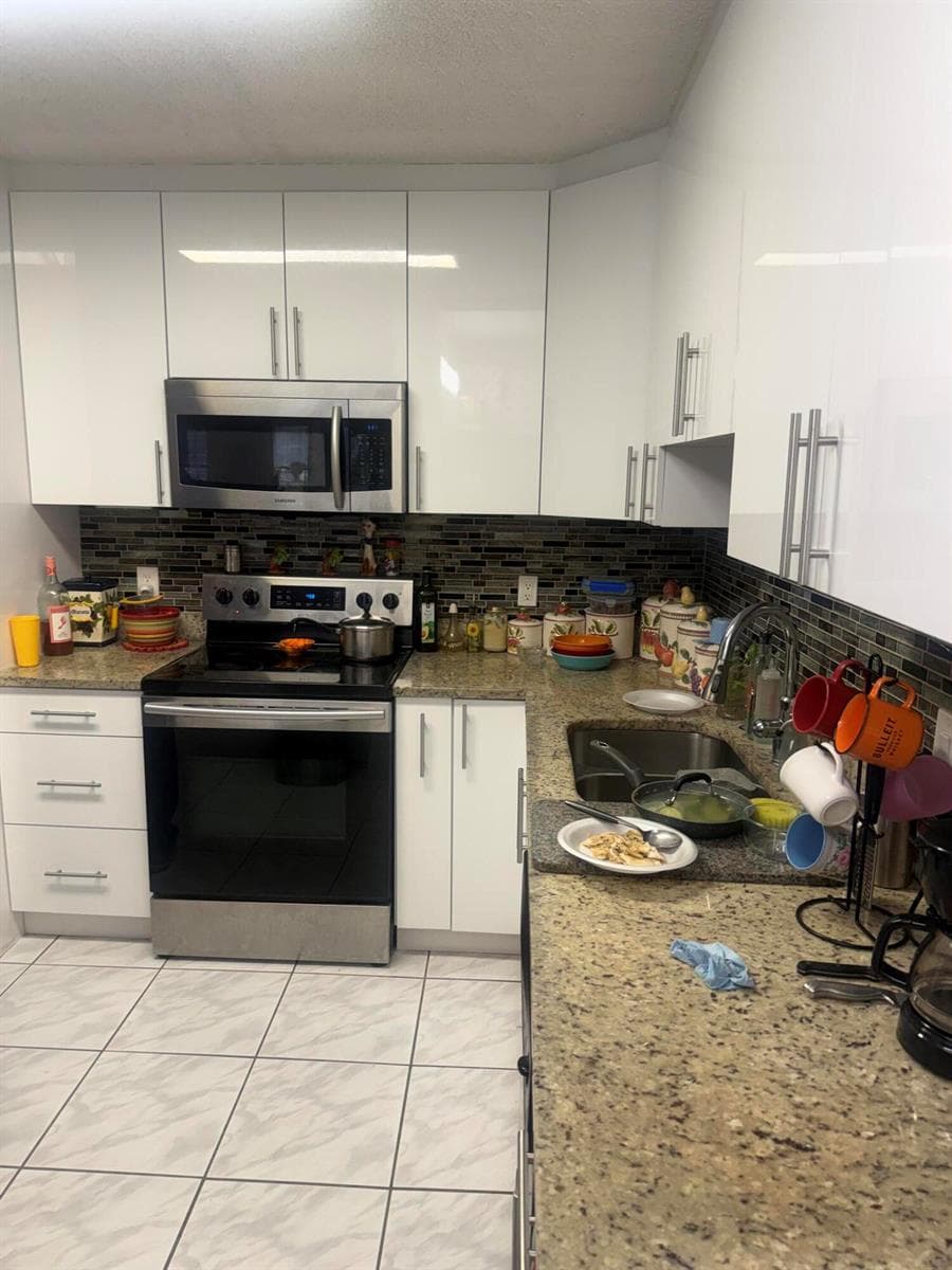 3526 LA PALMAS Court # A-1, FL 33463 — zdjęcie 2
