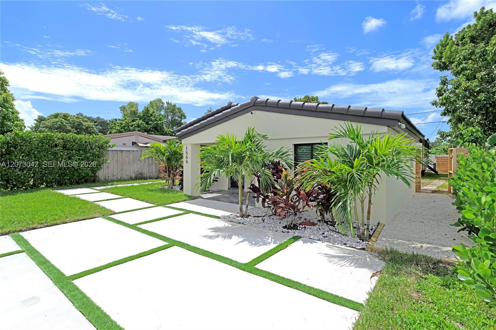 1566 NE 174th St, North Miami Beach, FL 33162 — zdjęcie 2