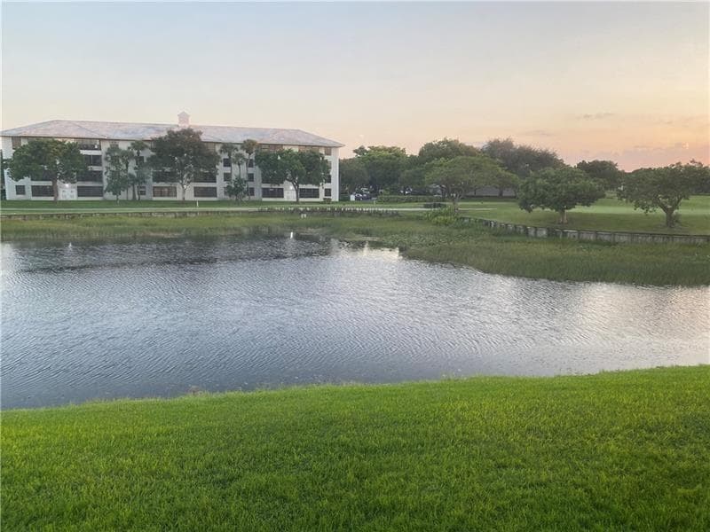 1520 WHITEHALL Drive # 202, Davie, FL 33324 — zdjęcie 2