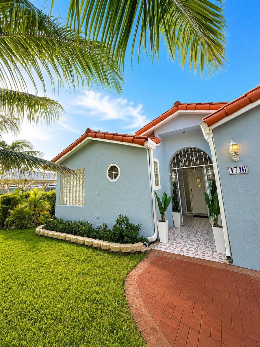 1716 Pierce Drive, FL 33460 — zdjęcie 2