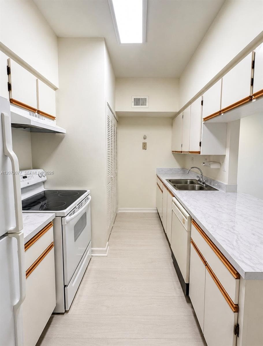18316 NW 68th Ave # I, Hialeah, FL 33015 — zdjęcie 3
