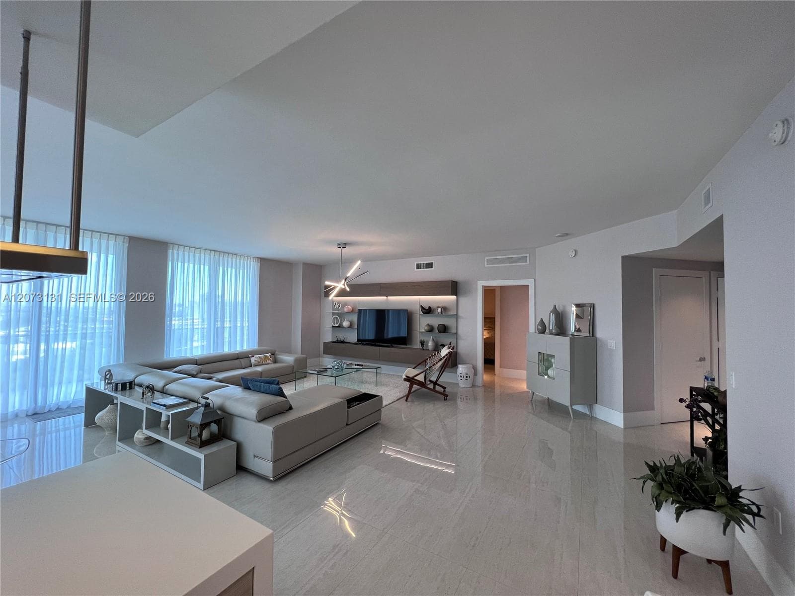 17301 Biscayne Blvd # 1402, North Miami Beach, FL 33160 — zdjęcie 3
