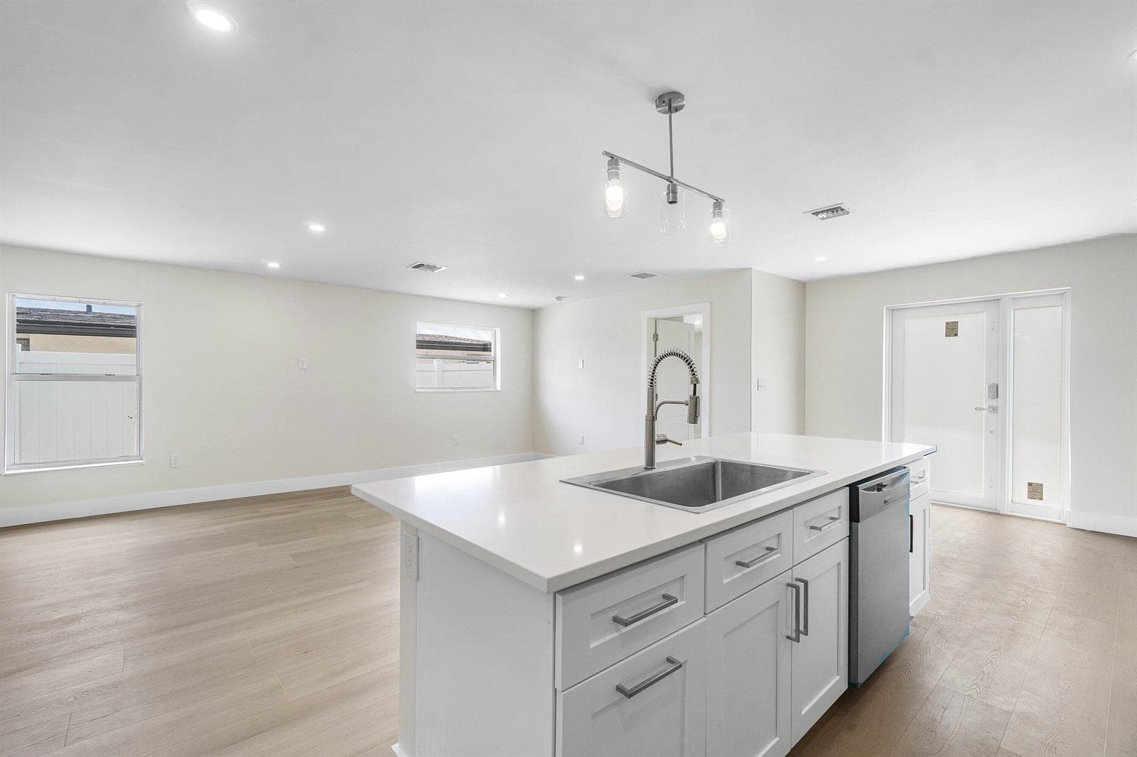 325 SW 8TH Avenue, Delray Beach, FL 33444 — zdjęcie 3