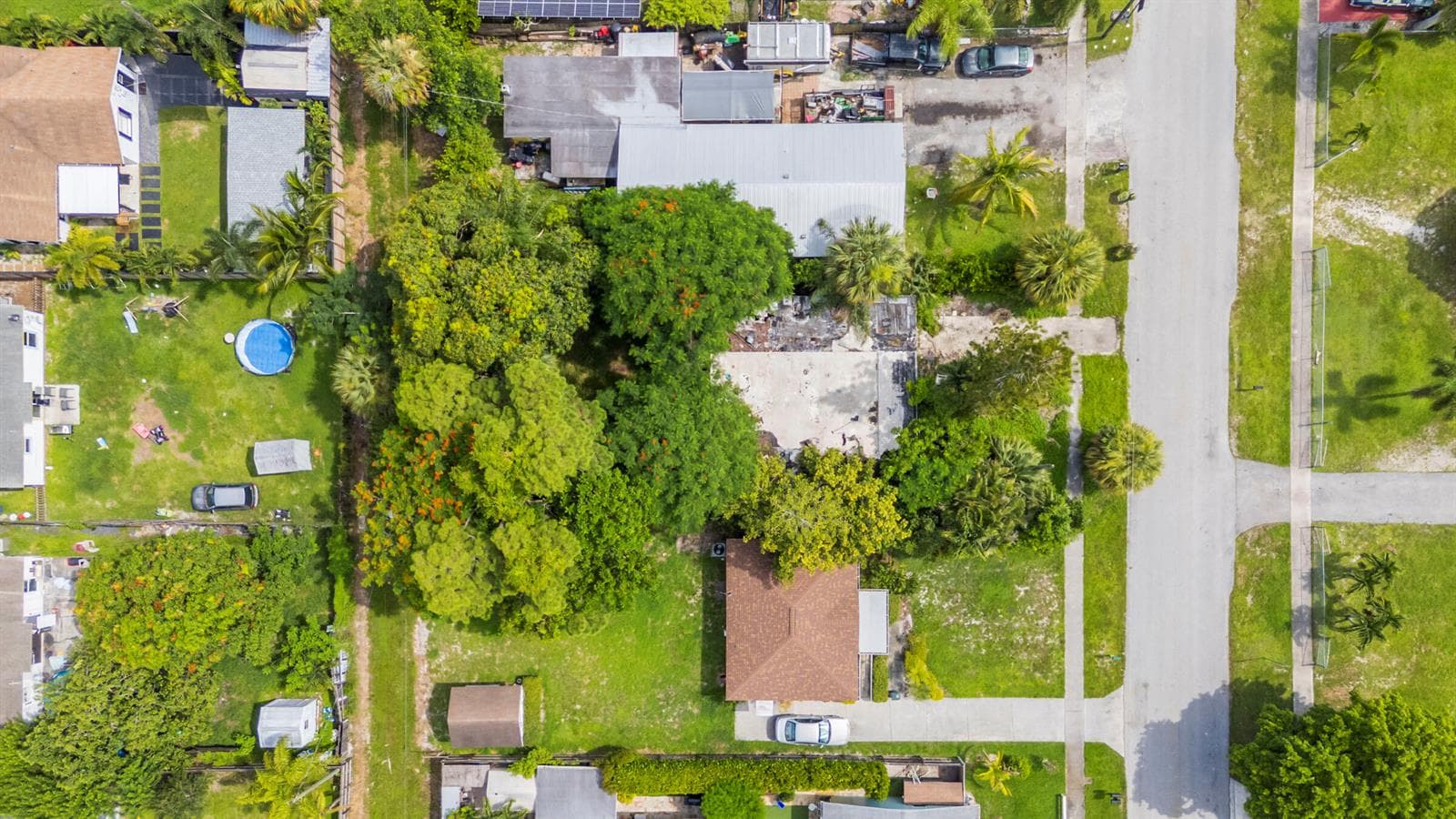 240 PERRY Avenue, FL 33463 — zdjęcie 3