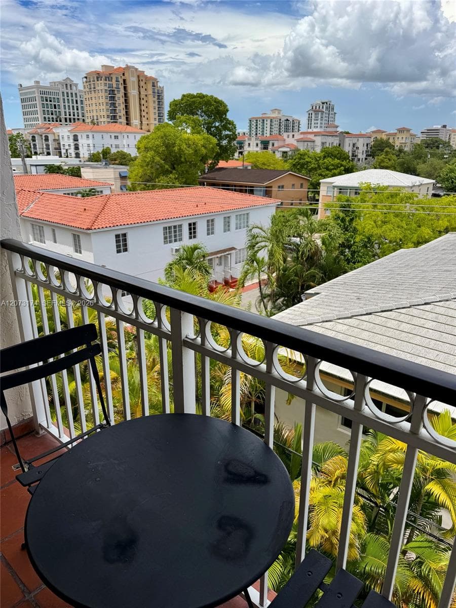 37 Majorca Ave # 402, Coral Gables, FL 33134 — zdjęcie 2