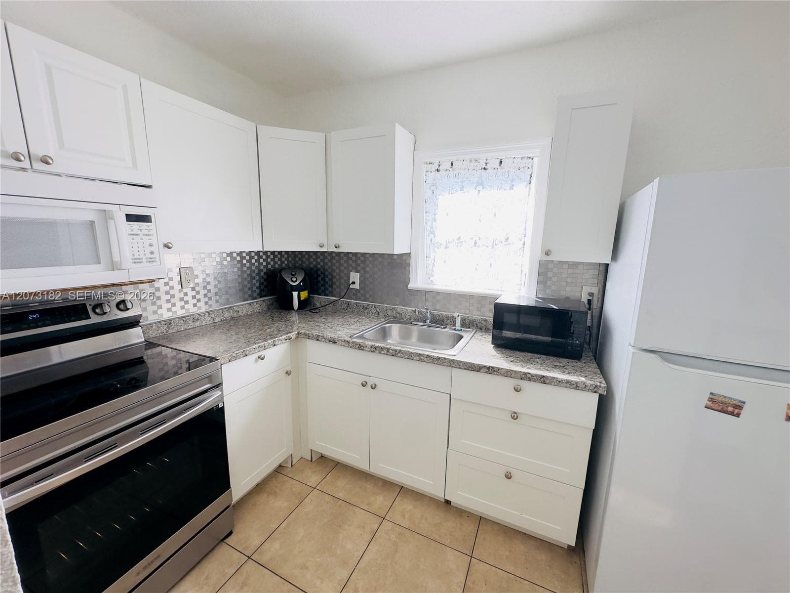 301 NW 37th St, Miami, FL 33127 — zdjęcie 3