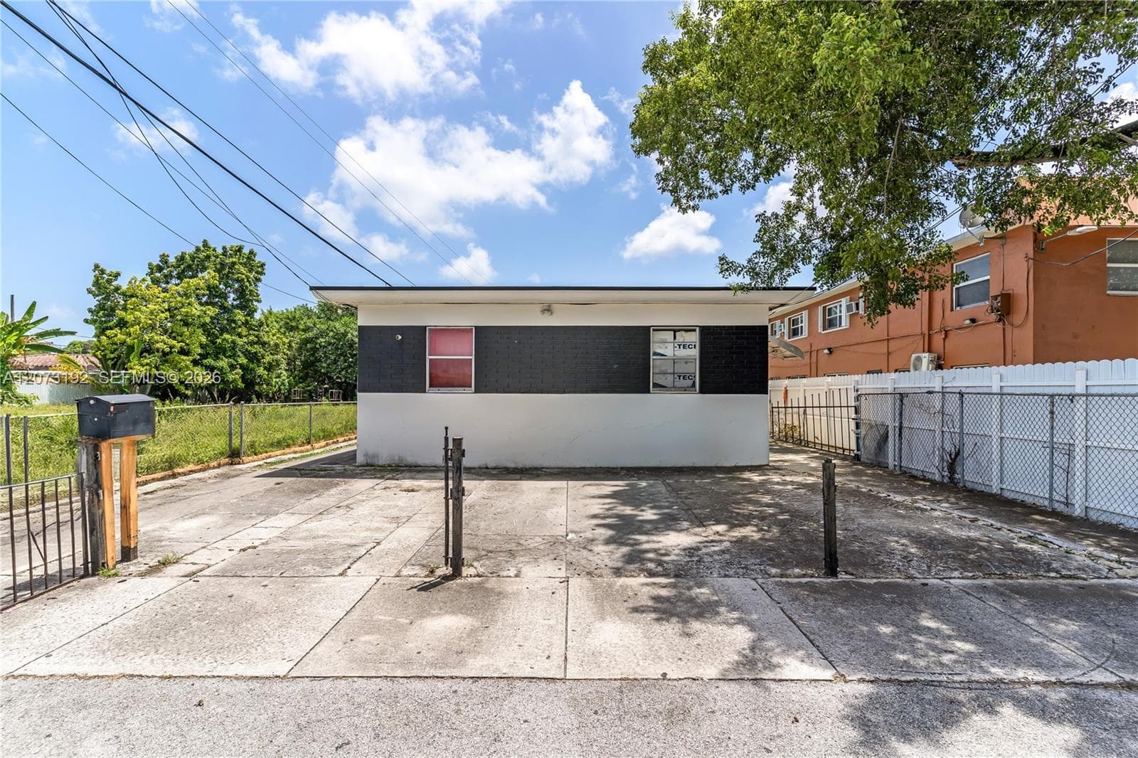 2180 NW 30th St, Miami, FL 33142 — zdjęcie 2