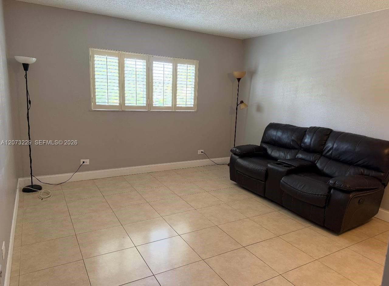 800 NE 195th St # 211, Miami, FL 33179 — zdjęcie 5