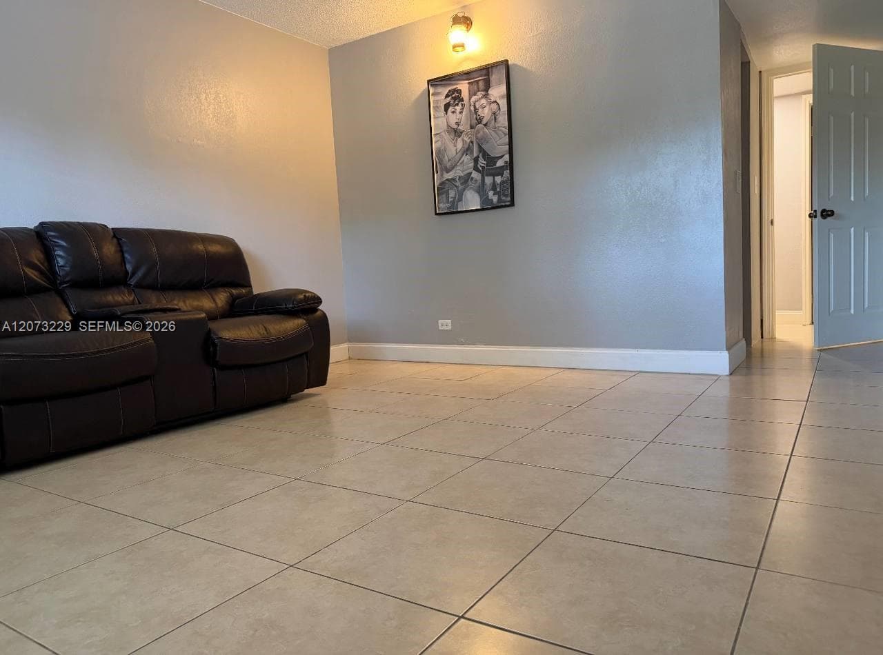 800 NE 195th St # 211, Miami, FL 33179 — zdjęcie 4