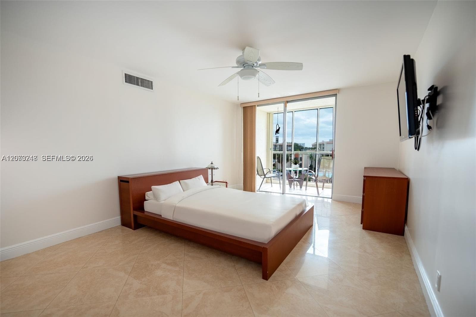 2000 Atlantic Shores Blvd # 420, Hallandale Beach, FL 33009 — zdjęcie 5