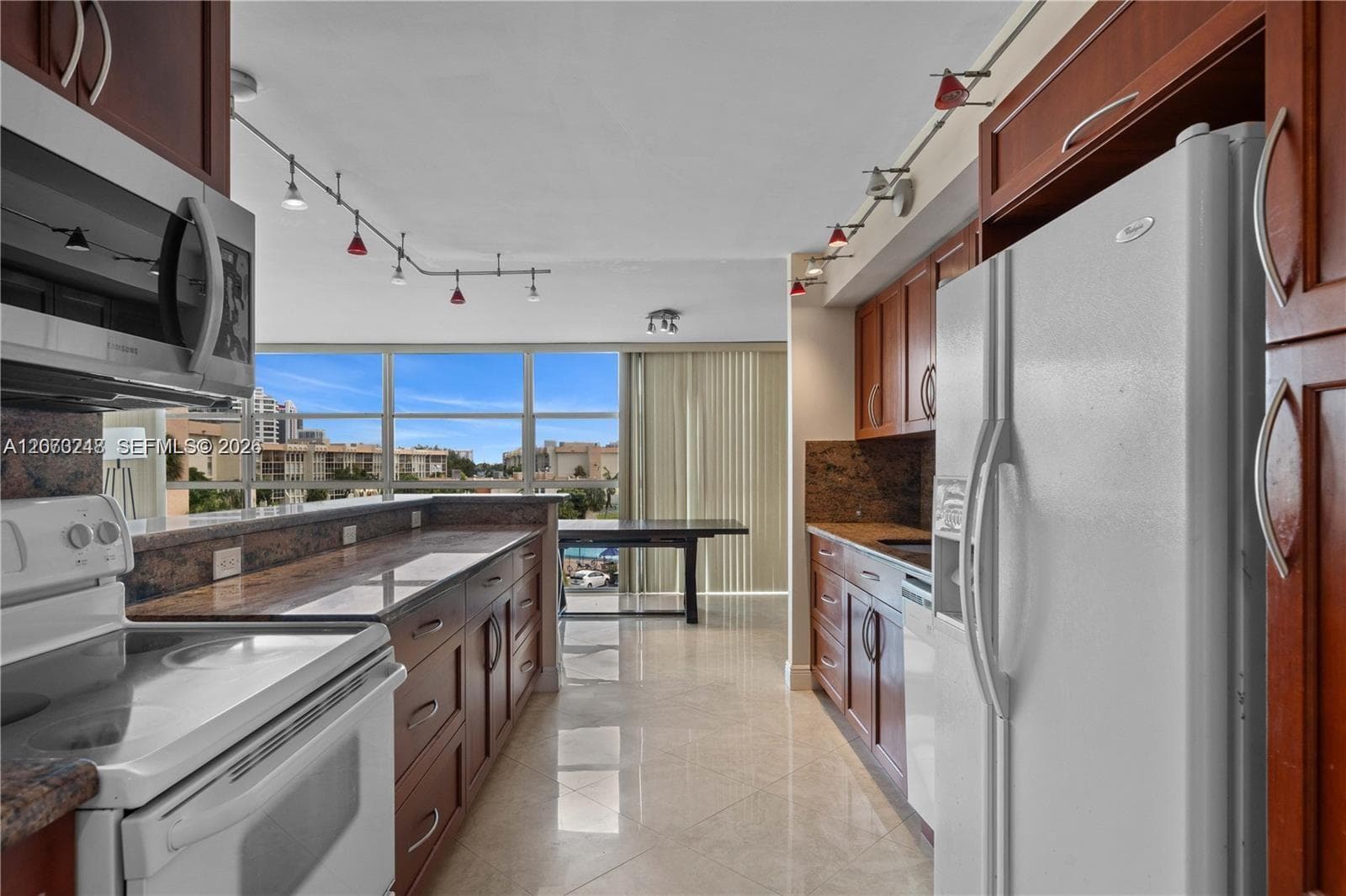 2000 Atlantic Shores Blvd # 420, Hallandale Beach, FL 33009 — zdjęcie 4