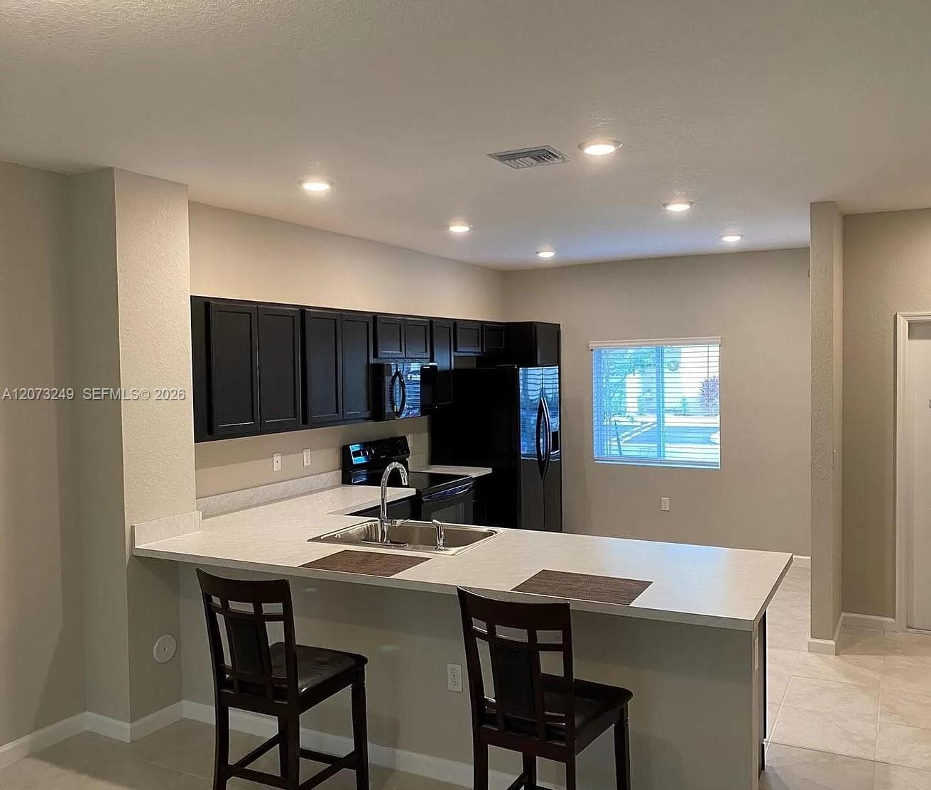 2810 NW 181st St, Miami Gardens, FL 33056 — zdjęcie 3